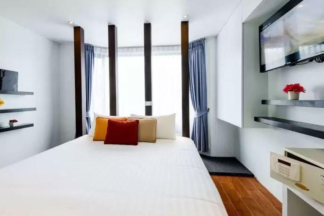 Raha Grand Hotel Patong Exterior foto