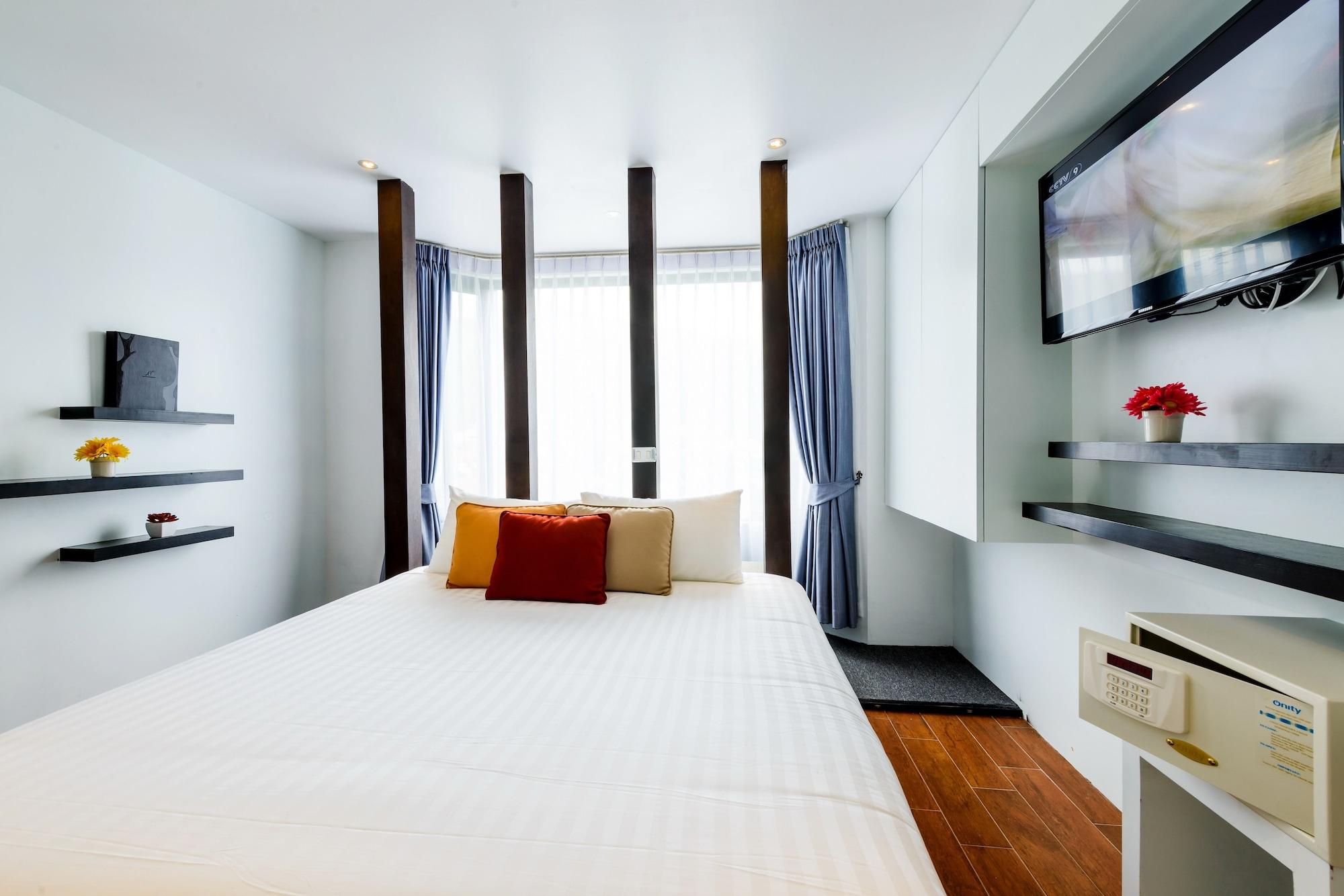 Raha Grand Hotel Patong Exterior foto